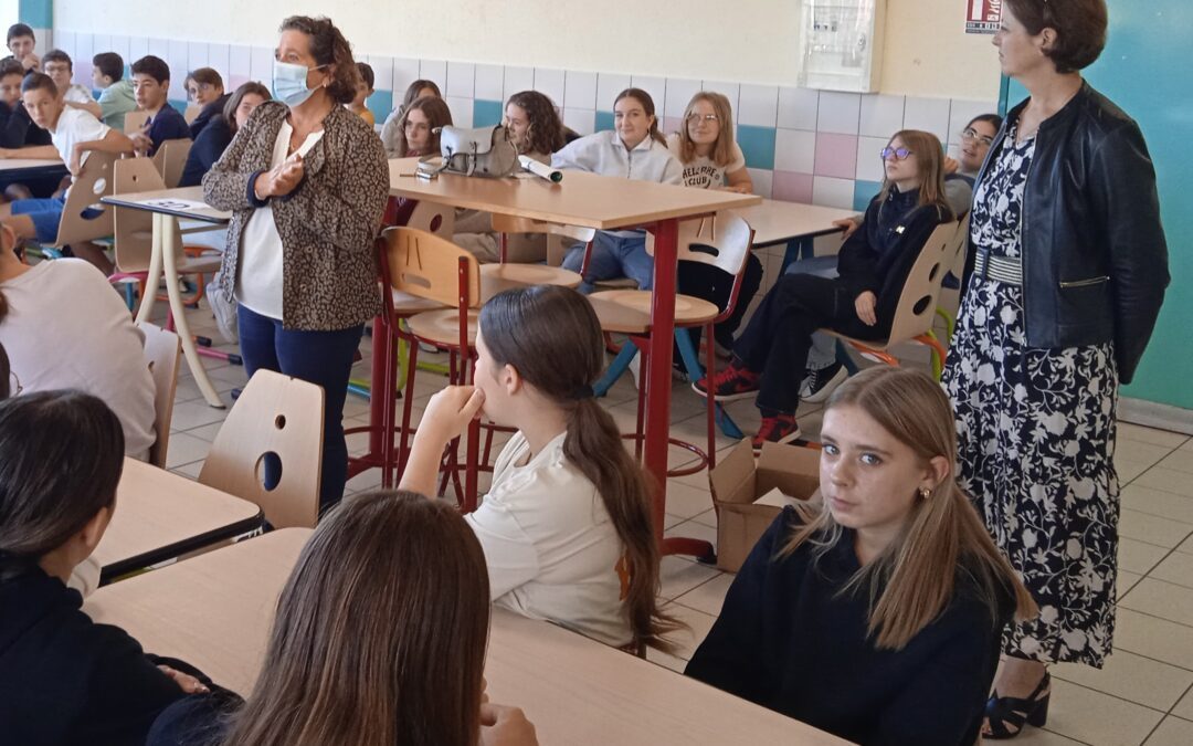 Remise des chèques collèges 72 et des dictionnaires